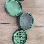 Grinder-konteyner-crush-kush-7ch.jpeg
