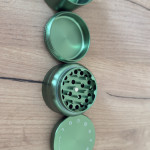 Grinder-konteyner-crush-kush-7ch.jpeg